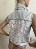 Denimvest med hvide blonder