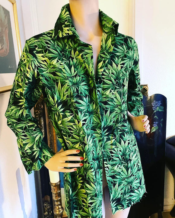 Bomuldsskjorte med cannabisprint